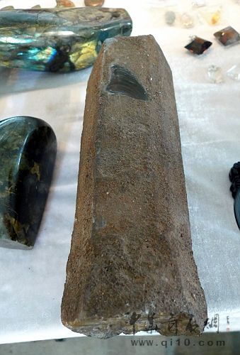 090711昆明石博会J004-粘贴底部假水晶1-1.JPG