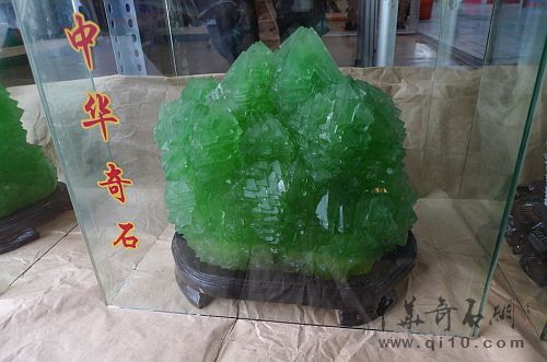 090711昆明石博会J028人工结晶的矾类假水晶1-2.JPG