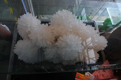 090711昆明石博会J028人工结晶的矾类假水晶1-7.JPG