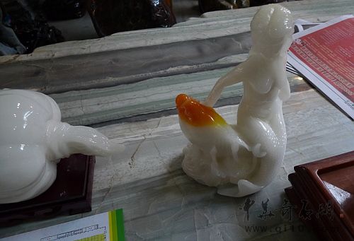 090711昆明石博会J058人工模制的玉摆件1-3.JPG