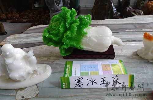 090711昆明石博会J058人工模制的玉摆件1-1.JPG